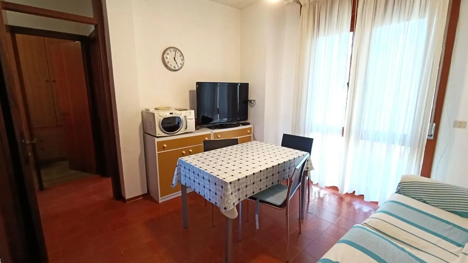 Cozy And Functional Flat In Bibione Apartment